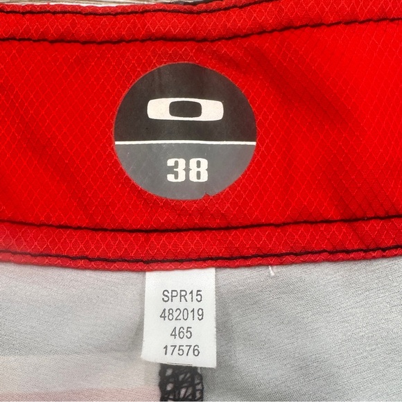 Oakley Point 21 Boardshorts Mens 38 Red Gray Black Striped Vacation Beach - Picture 5 of 6